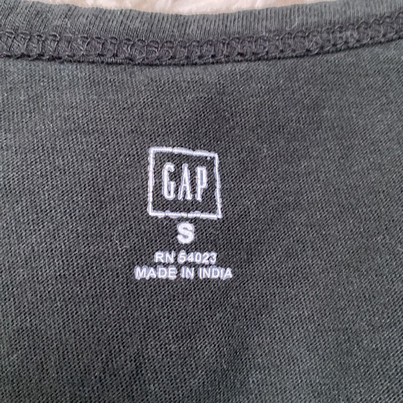Gap Split Neck Tank Top 💗 Black - Picture 9 of 10